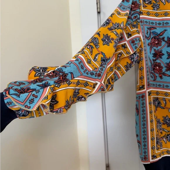 Korean Flower Patterned Blouse - Picture 3 of 4